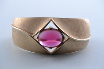 Gilt Trifari Vintage Bangle With Red Stone