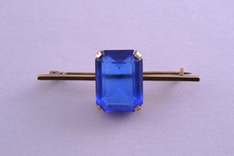 9ct Yellow Gold Retro Brooch With A Blue Stone
