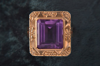 18ct Gold 1960's Ring With Amethyst
