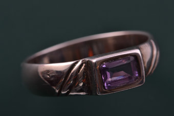 Silver Modern Ring With An Amethyst