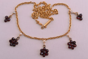 Gold Victorian Necklace With Garnets And Pearls