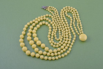 1950's Necklace With Lemon-Coloured Glass Beads