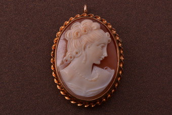 Gold Vintage Brooch / Pendant With A Shell Cameo