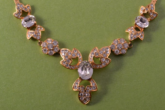 Gilt 1980's Necklace With Diamanté
