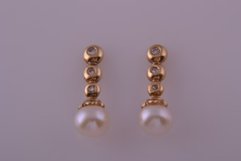 Gold Stud Earrings With Diamonds And Pearls