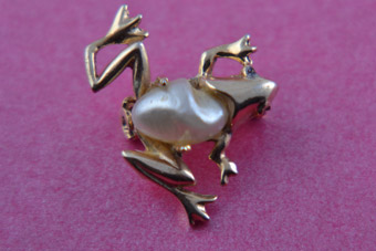 Gilt Frog Brooch With Faux Pearl