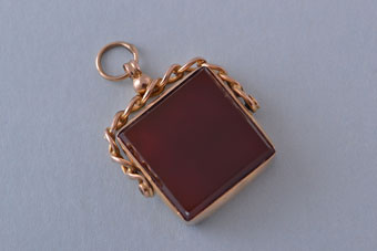 Gold Swivel With Carnelian And Bloodstone