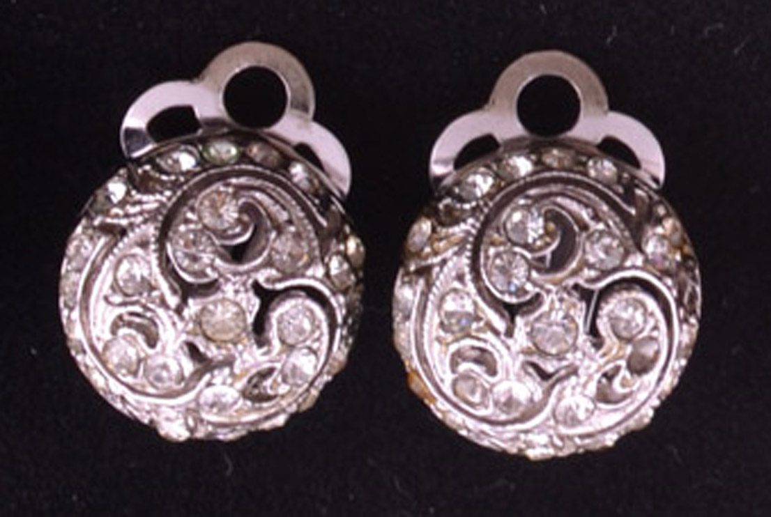 Clip On Vintage Earrings With White Paste