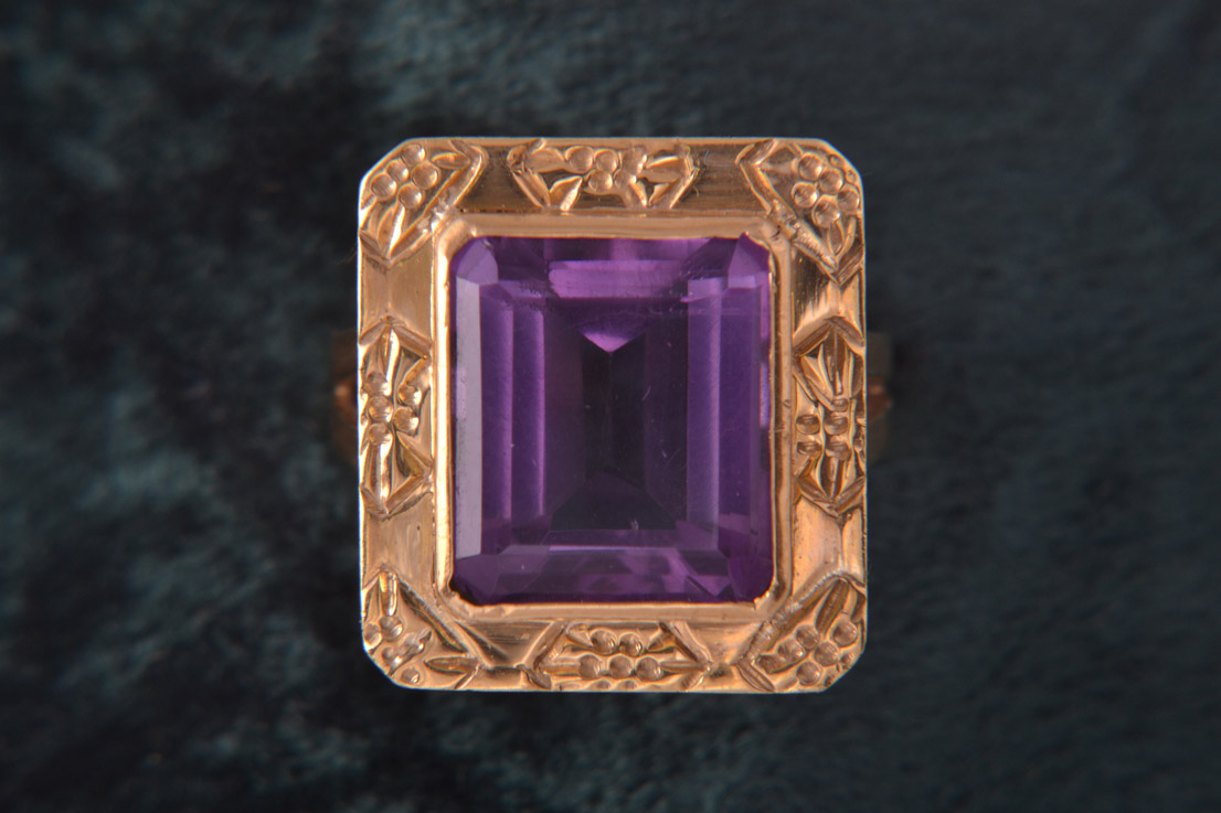 Gold 1960's Retro Ring With An Amethyst