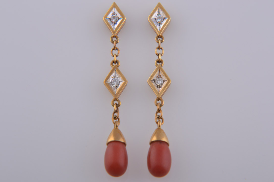 Gold Stud Earrings With Diamonds And Coral