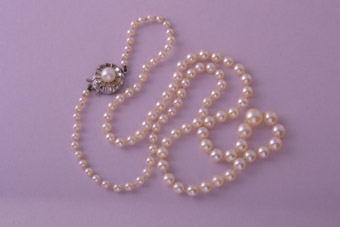 Vintage 1950's Pearl Necklace With A Silver Clasp