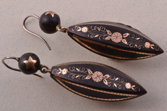 Victorian Piqué Earrings