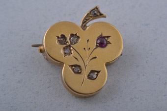 18ct Yellow Gold Victorian Shamrock Brooch With Diamonds And Ruby