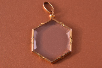 18ct Gold Locket