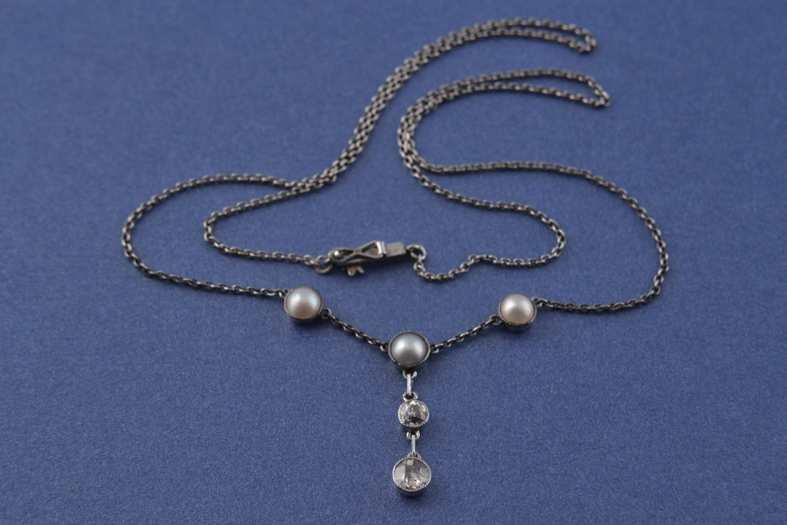 Lavalier Necklace With Diamonds And Pearls