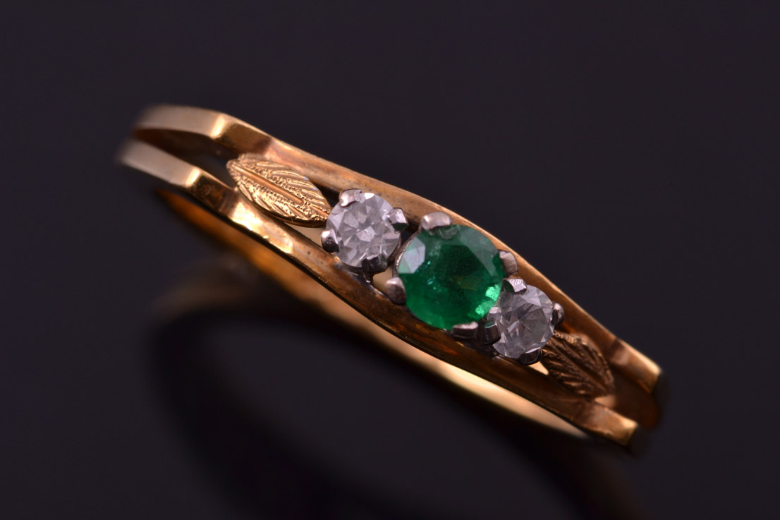 Gold Vintage Ring With An Emerald And Diamonds