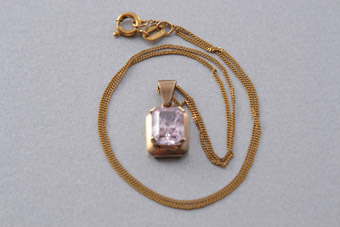 9ct Gold Vintage Pendant