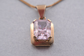 9ct Gold Vintage Pendant