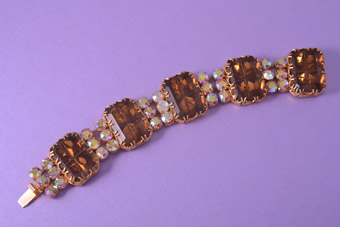Gilt 1950's Bracelet With Topaz-Coloured Paste
