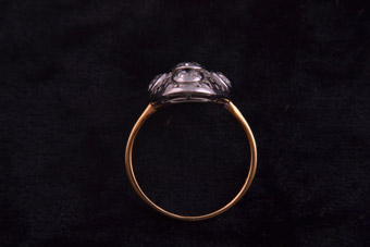 18ct Gold Art Deco Ring