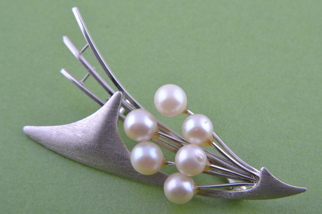 Silver Retro 1960's Brooch With Pearls