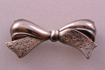 Silver Retro Bow Brooch