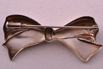 Silver Retro Bow Brooch