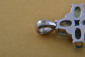 18ct Gold Modern Cross