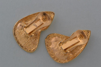Earrings With White Paste