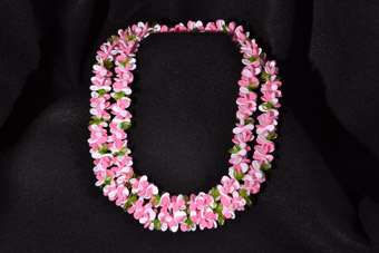 Plastic Vintage Hawain Lei Necklace 