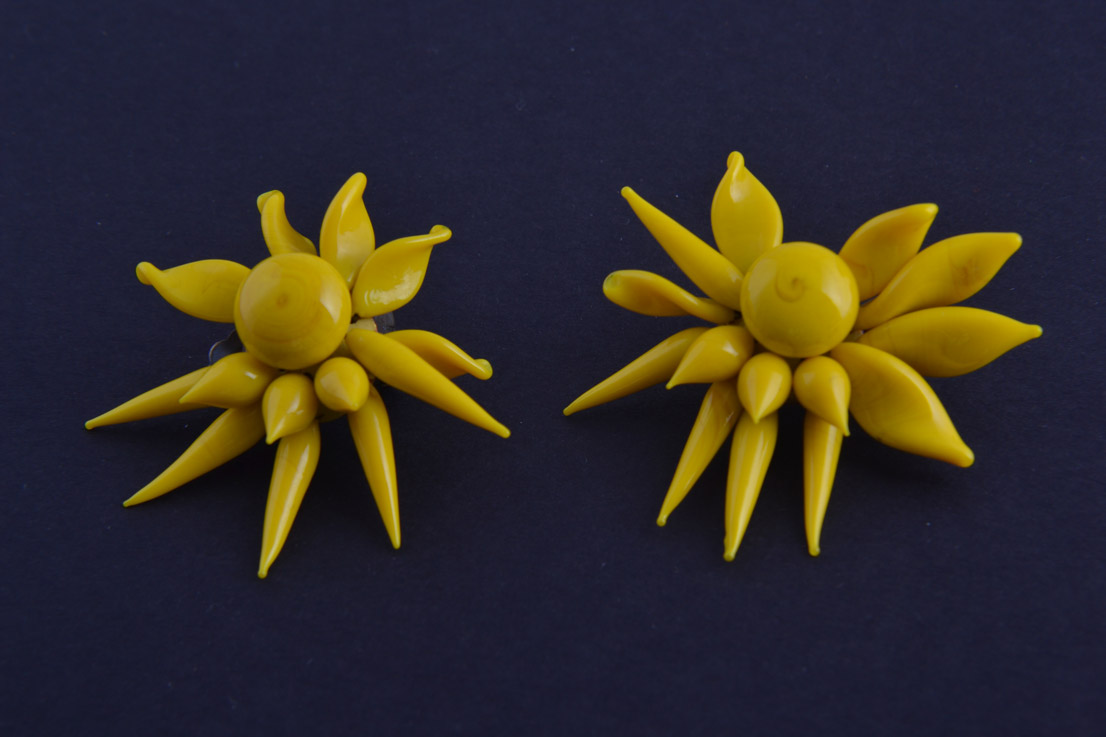Glass 1950's Flower Clip On Earrings