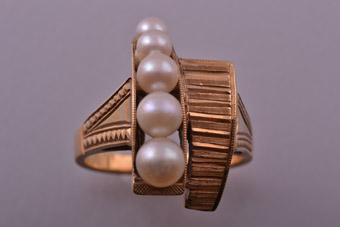 14ct Yellow Gold 1960's Retro Ring With Pearls