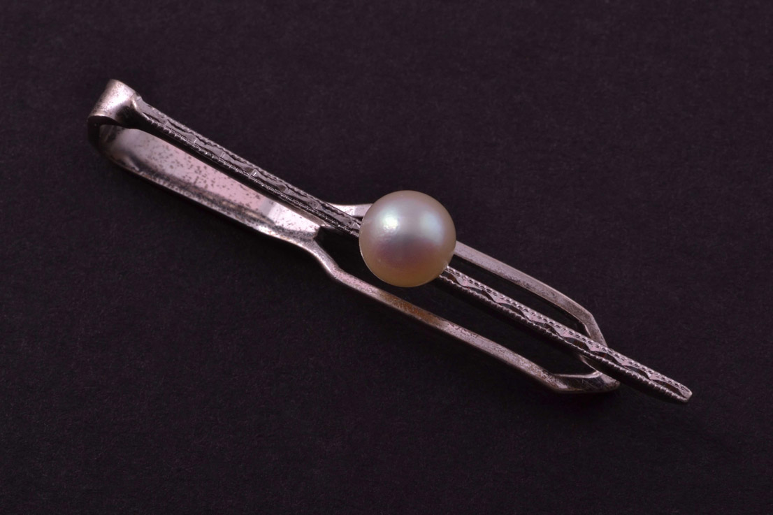 Silver Vintage Tie Clip With A Cultured Pearl