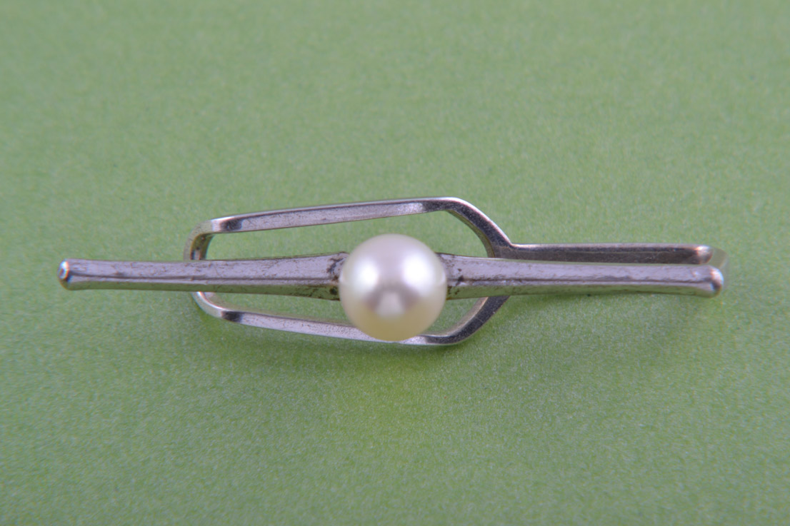 Silver Vintage Tie Clip With A Pearl