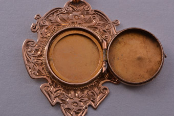 9ct Gold Pendant / Locket