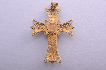 18ct Yellow Gold Cross