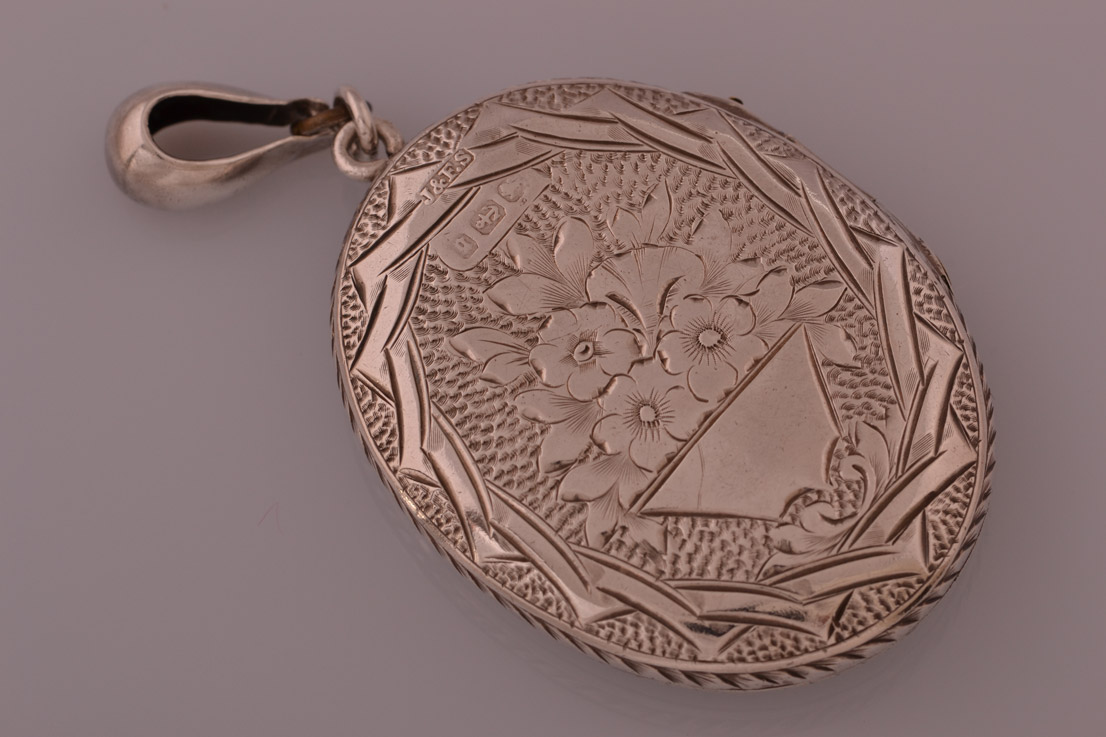 Silver Victorian Opening Locket 800m | Amanda Appleby