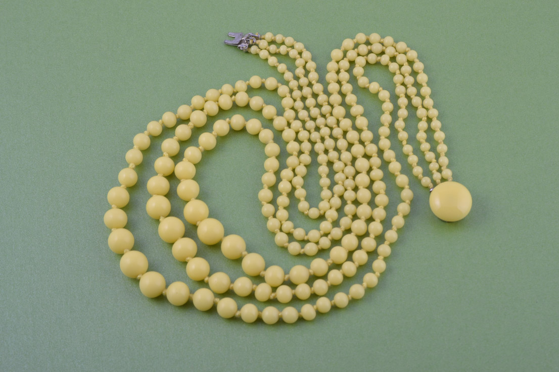 1950's Necklace With Lemon-Coloured Glass Beads