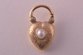 18ct Gold Locket