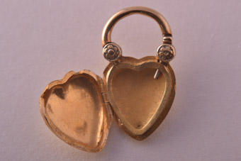 18ct Gold Locket
