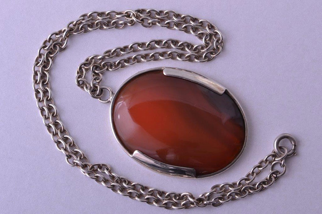 Mid 20th Century Pendant With Cabochon Agate