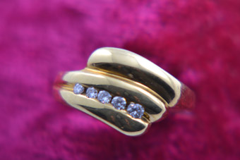 18ct Yellow Gold 1980's Retro Ring With Diamonds