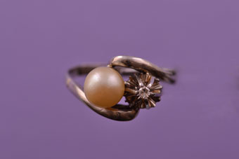 Gold Vintage Ring With A Pearl And Diamond