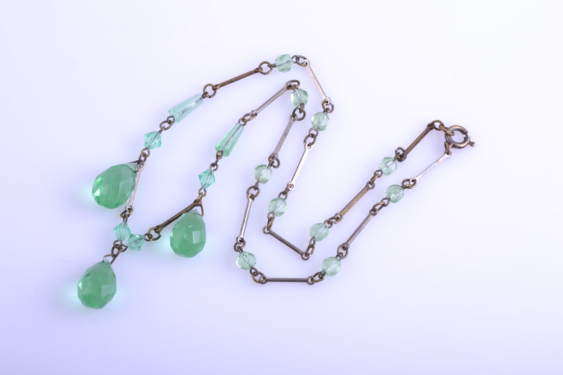 1930's Necklace With Green Crystal Beads