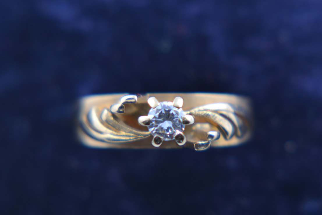 Gold 1970's Vintage Ring With Solitaire Diamond