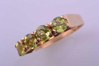 9ct Yellow Gold Vintage Ring With Peridot