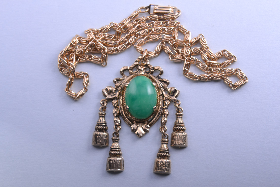 1960's Pendant With Tassels And Green Stone 928j42 | Amanda Appleby
