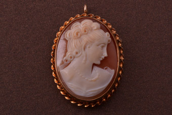 Gold Vintage Brooch / Pendant With A Shell Cameo