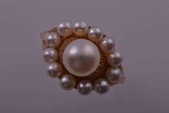 18ct Yellow Gold 1960's Retro Ring With Pearls