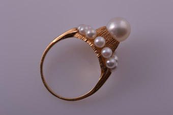 Gold Ring With Pearls